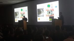 Dr Vinícius Coral Ghanem participou como palestrante e discutidor no Curso sobre Cirurgia Refrativa a Laser no Rio de Janeiro nos dias 22 e 23 de março. Ele apresentou atualizações sobre os temas: "Correção da miopia e hipermetropia com laser" e também sobre "Implante de lentes intraoculares fácicas" que permitem a correção de até 23 graus de miopia, 12 de hipermetropia e 7 de astigmatismo. O evento contou com a presença de, aproximadamente, 600 oftalmologistas de diversos países.