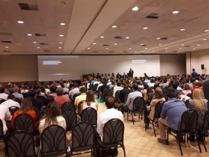 Dr Vinícius Coral Ghanem participou como palestrante e discutidor no Curso sobre Cirurgia Refrativa a Laser no Rio de Janeiro nos dias 22 e 23 de março. Ele apresentou atualizações sobre os temas: "Correção da miopia e hipermetropia com laser" e também sobre "Implante de lentes intraoculares fácicas" que permitem a correção de até 23 graus de miopia, 12 de hipermetropia e 7 de astigmatismo. O evento contou com a presença de, aproximadamente, 600 oftalmologistas de diversos países.