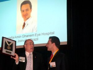 DR. VINICIUS RECEBENDO O PREMIO - WARING MEDAL - DURANTE O CONGRESSO OSN NEW YORK 2009
