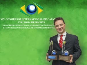 Dr. Vinicius Ghanem ganhou 2 premios no XIV Congresso Internacional de Catarata e Cirurgia Refrativa 2016